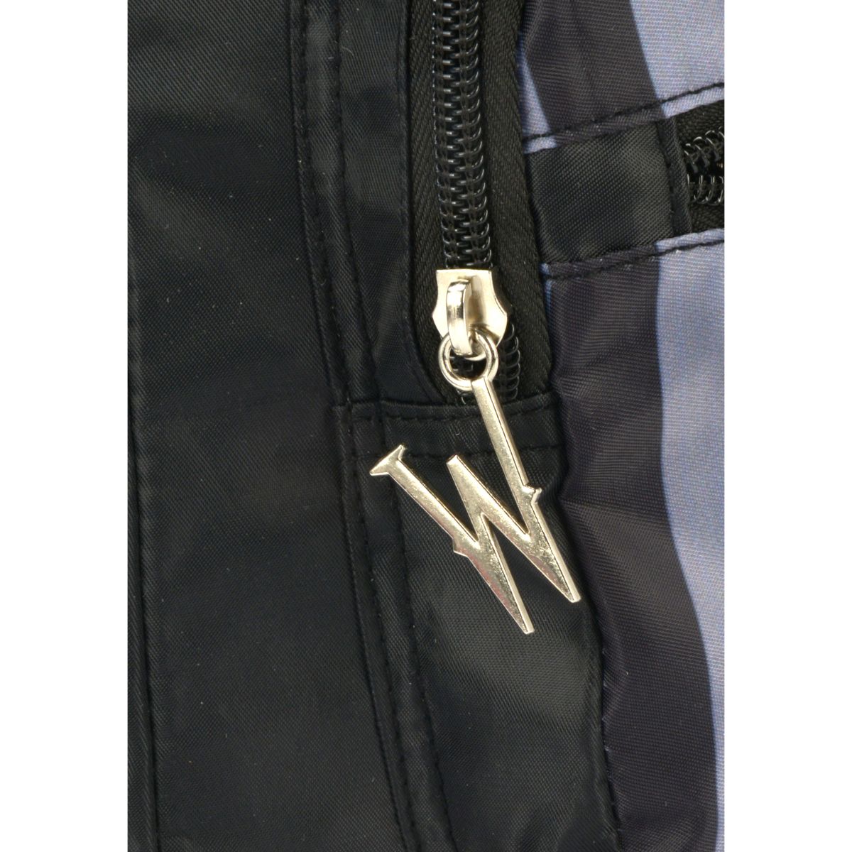 Mochila Wandinha Black Shadow - Luxcel Preta