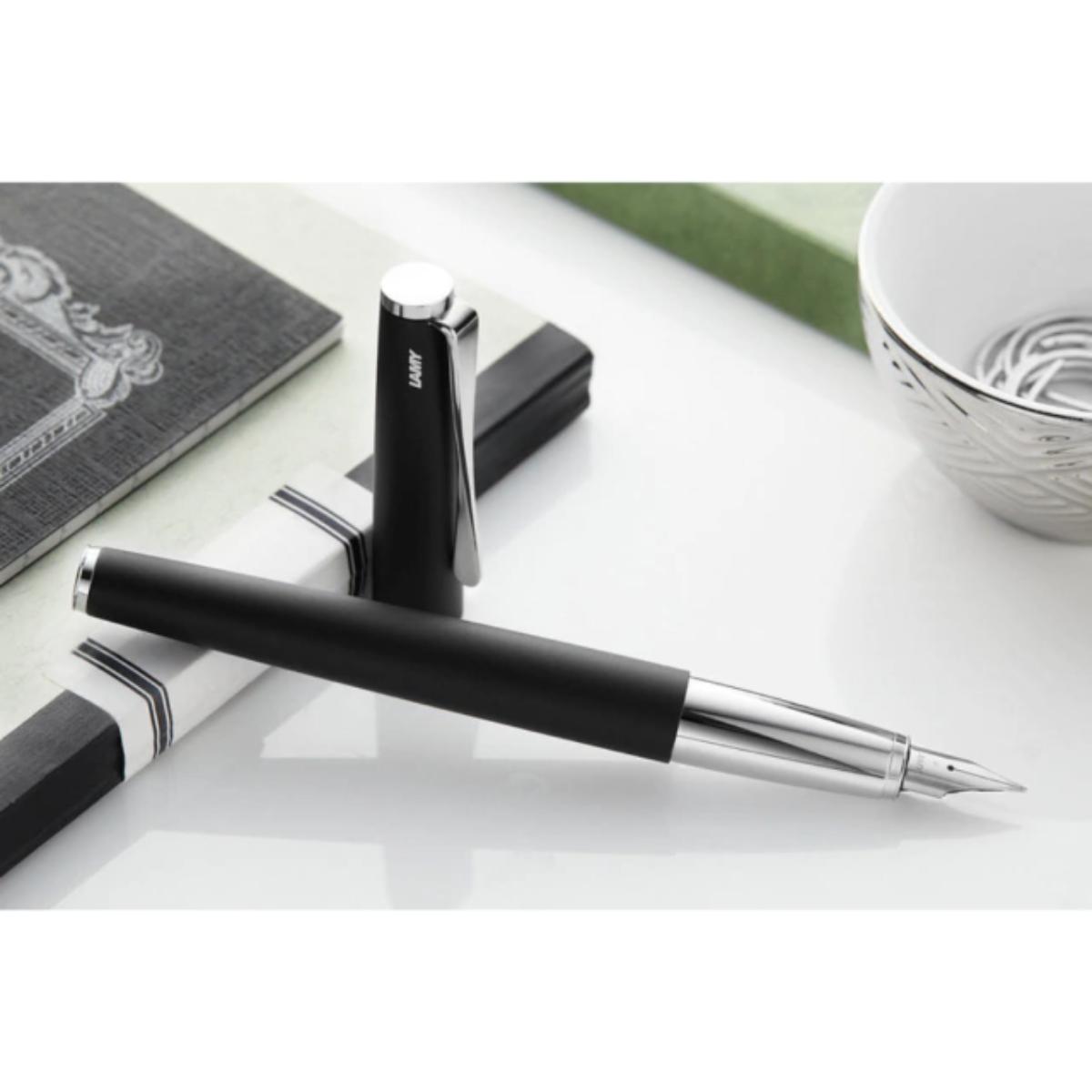 Caneta Tinteiro Lamy Studio Black - Pena M