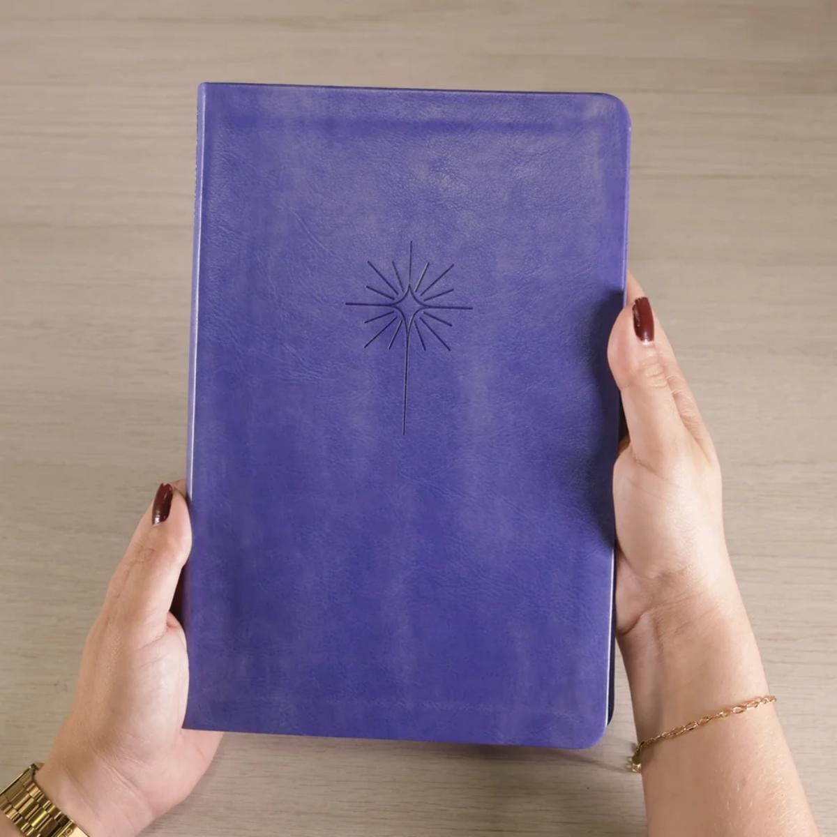 Bíblia Slim Filament - NVT - Letra Grande - Lílas Mundo Cristão