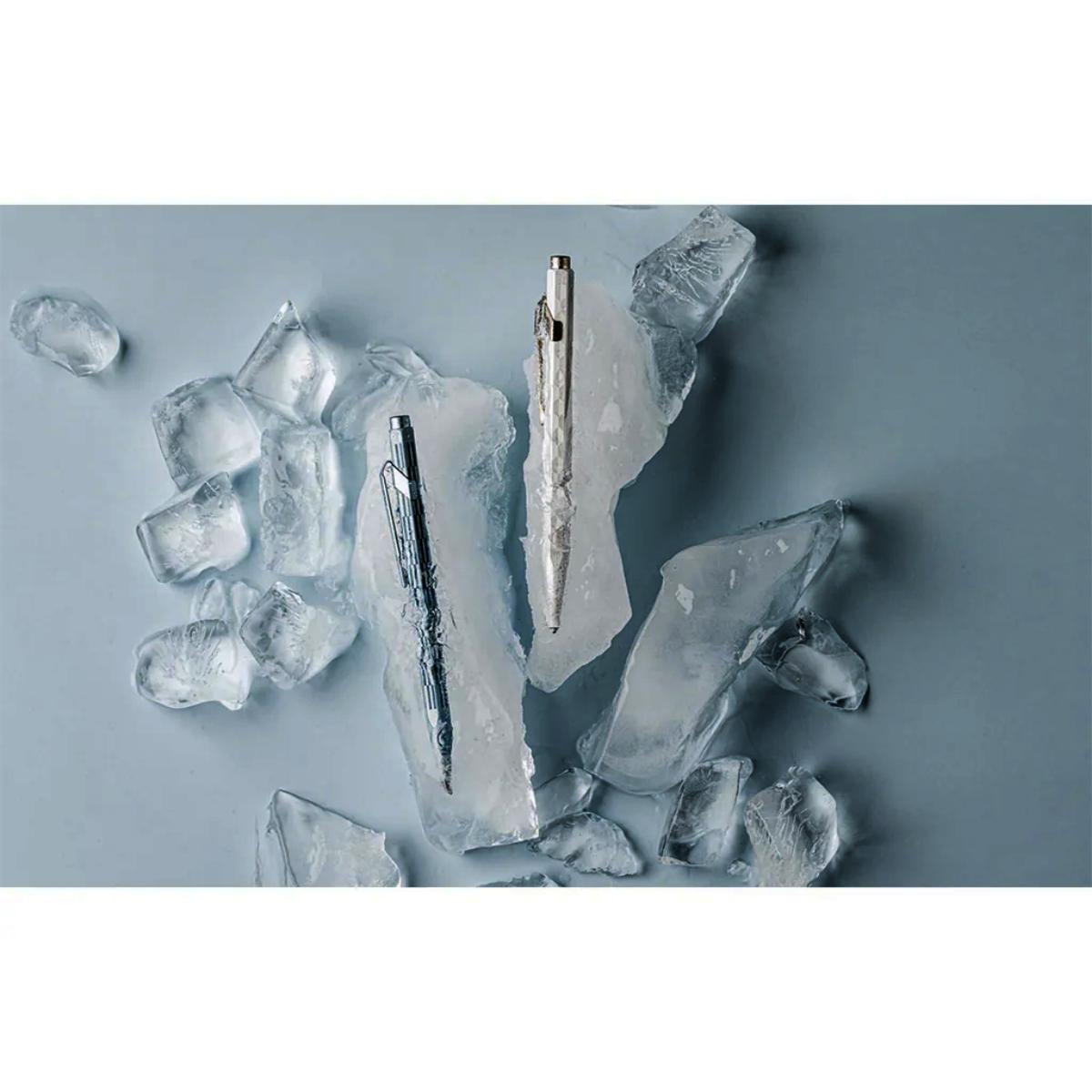 Caneta Caran D'Ache 849 - Alpine Frost Blue - Esferográfica Caran D´ Ache