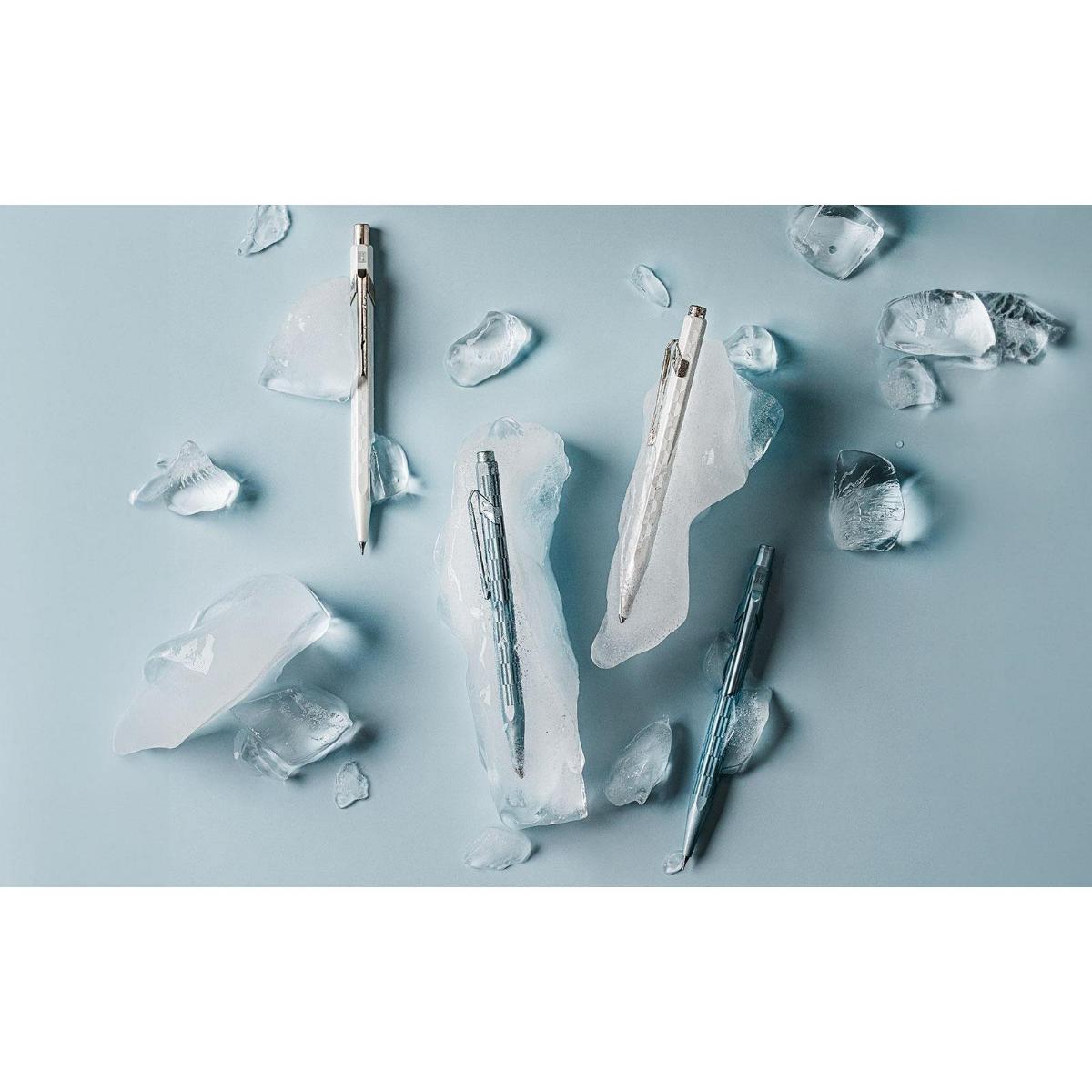 Caneta Caran D'Ache 849 - Alpine Frost Blue - Esferográfica Caran D´ Ache