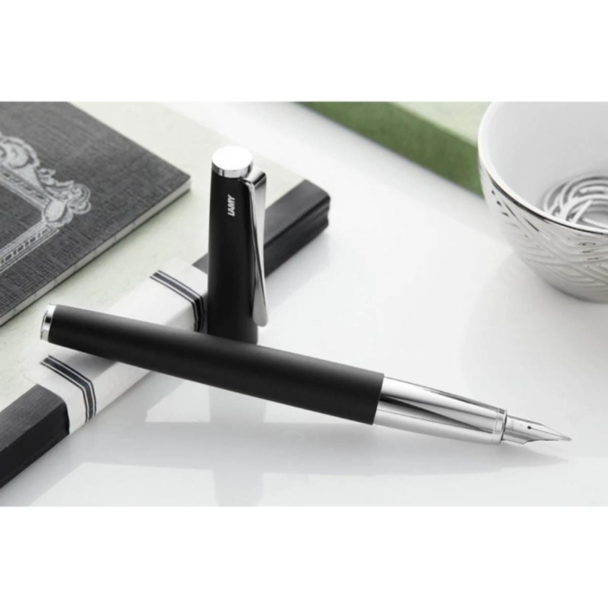 Caneta Tinteiro Lamy Studio Black - Pena M Lamy