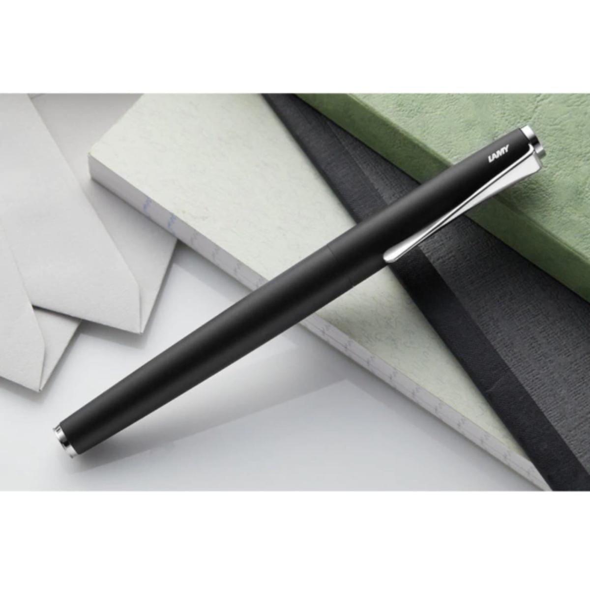 Caneta Tinteiro Lamy Studio Black - Pena M Lamy