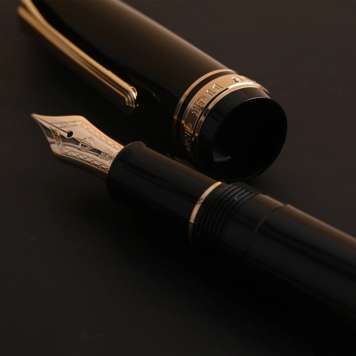 Caneta Tinteiro Sailor 1911 Standard 14K - Black - M Sailor