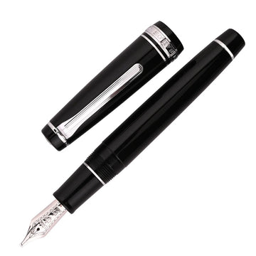 Sailor Pro Gear -  a clássica de topo reto com a âncora, nas versões Slim (14K) e full (21K).